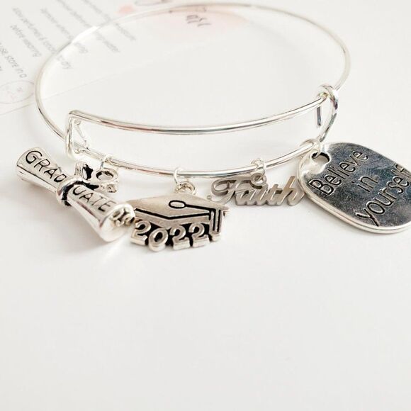 Class of 2022 Graduation Charm Bracelet, Graduation Gift, Senior Graduate - Picture 5 of 13